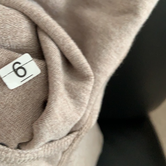 Lululemon strechie hoody - Picture 2 of 4